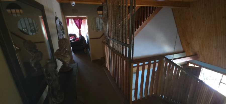 6 Bedroom Property for Sale in Wilkeville North West